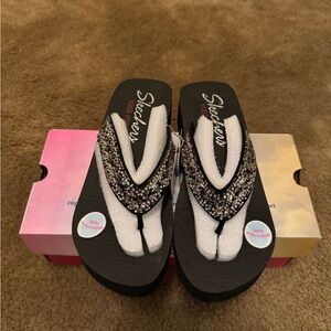Skechers flip flops
